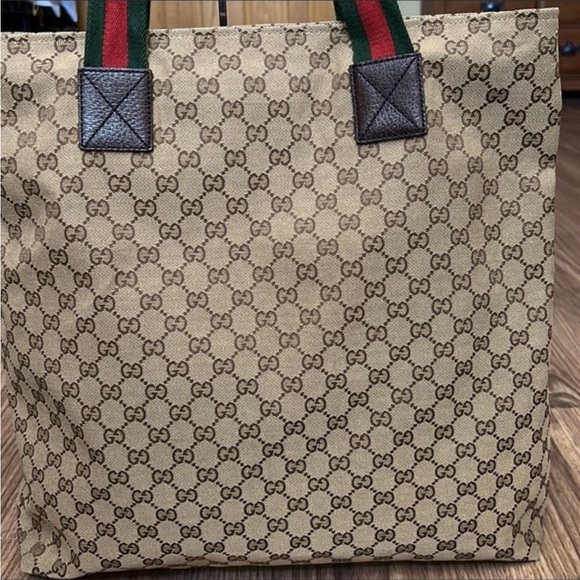 ♥️ GUCCI SHOULDER BAG  EUC! ❤️ - Picture 9 of 15